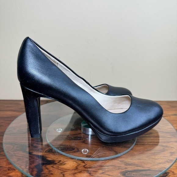 LifeStride Julia Platform Pump in black - Picture 6 of 16